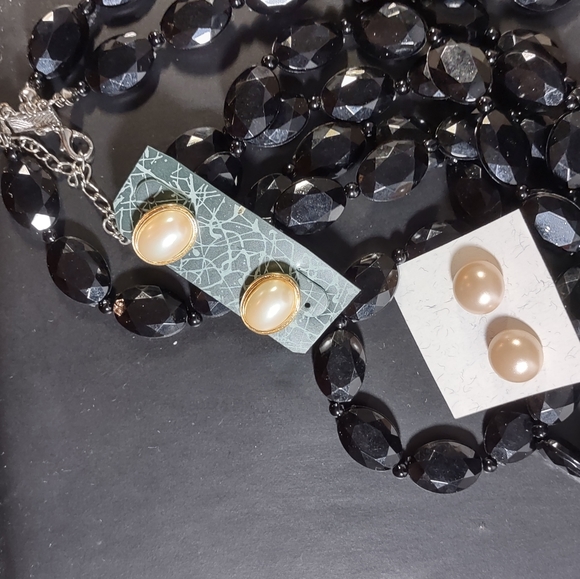 2 pr Vintage Pearl Earrings - Picture 9 of 12